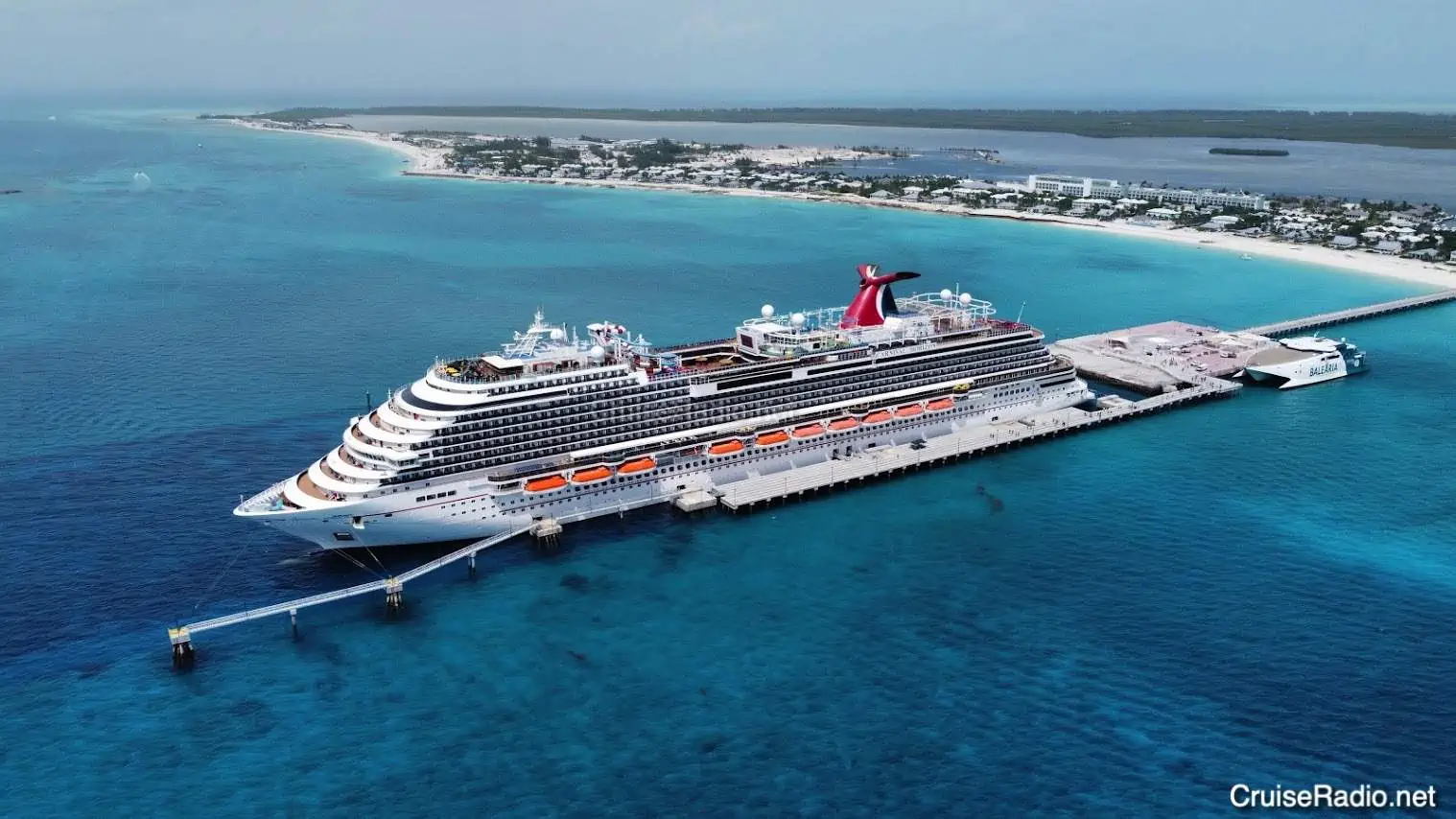 Cruise ship at Bimini