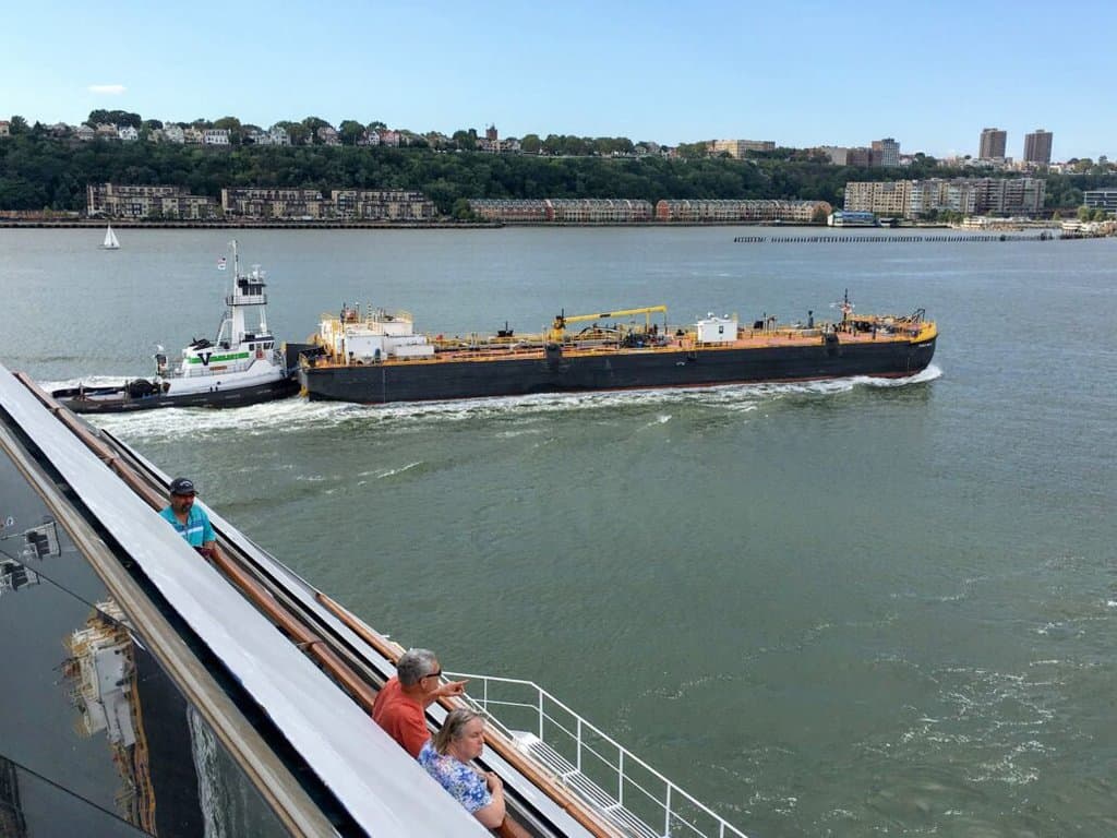 Bunker fuel barge cruise line fuel surcharge