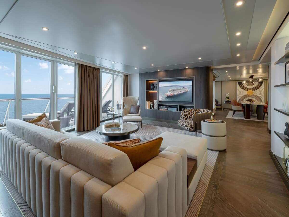 Haven Premier Owner's Suite Norwegian Joy